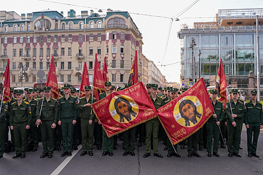 Офицеры и курсанты Военно-космической академии имени А.Ф. Можайского приняли участие в общегородском крестном ходе