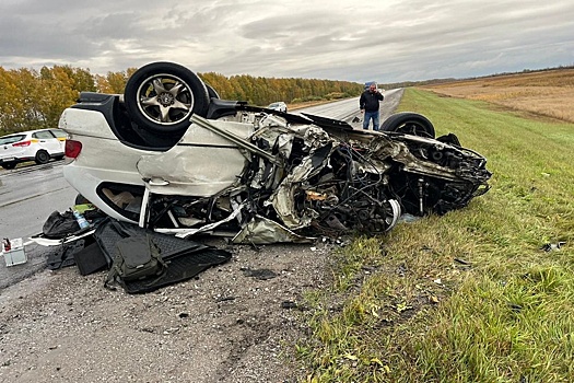 Под Новосибирском при столкновении грузовика и BMW погибли два человека