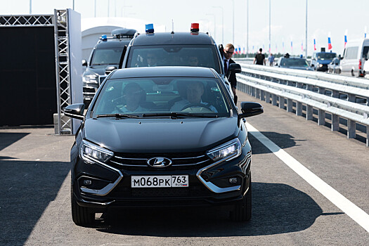 В Кремле ответили на вопрос, пересадят ли чиновников на новые Lada Aura