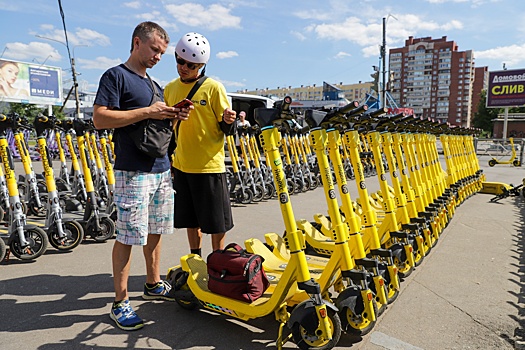 В Москве пользователя кикшеринга оштрафовали на 100 тысяч рублей за езду вдвоем