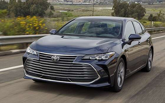 В РФ замечен в продаже новый седан Toyota Avalon