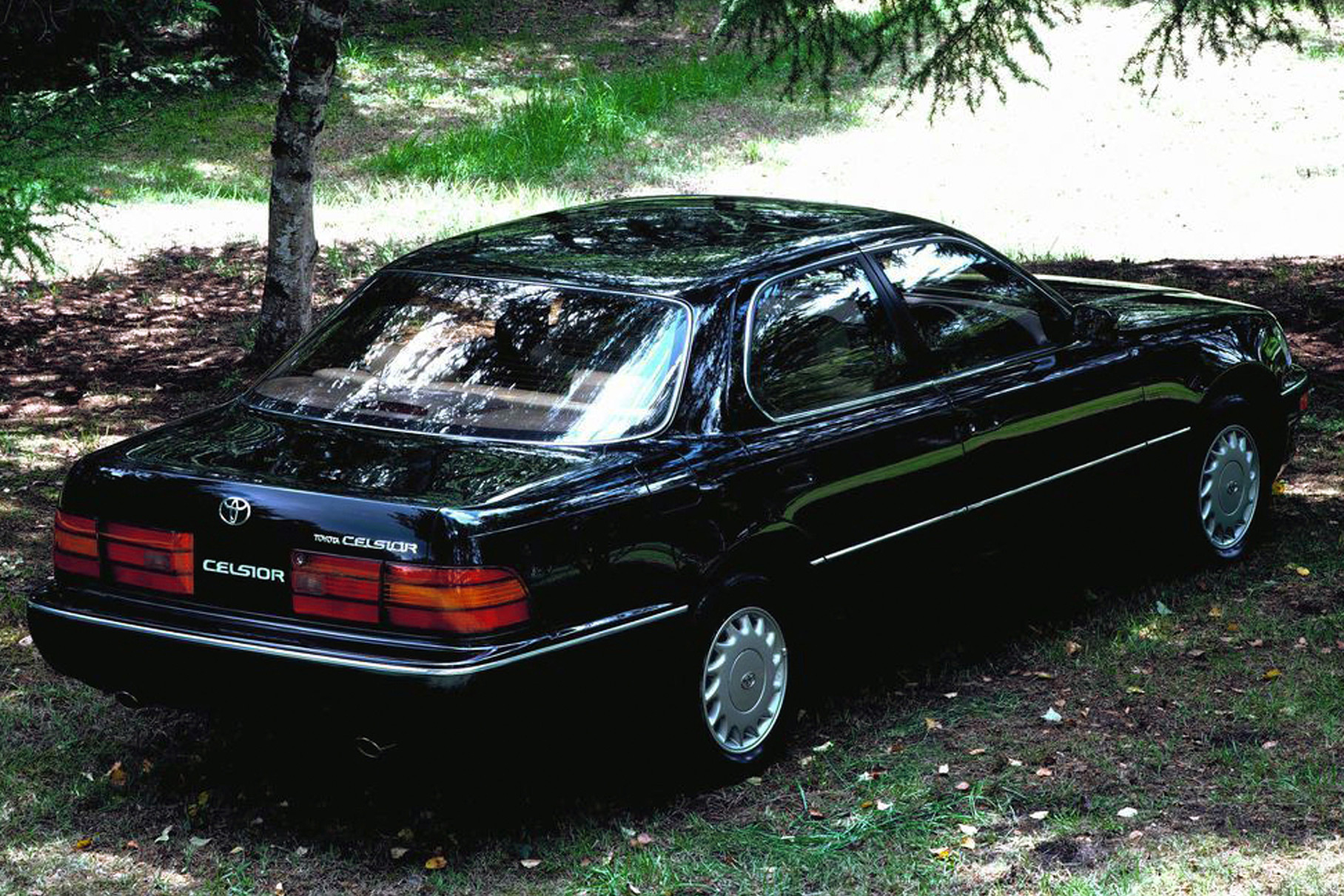 35 лет Lexus LS12