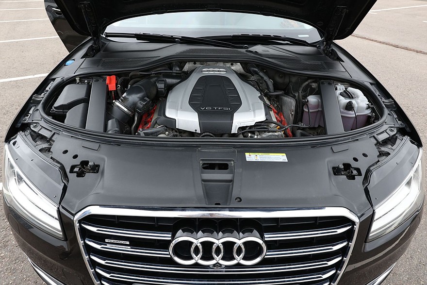 Audi A8 III (D4/4H) c пробегом: лобовое за 500 тысяч, фара за 800 и светодиоды по 15 рублей14