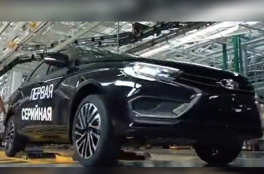 АвтоВАЗ показал видео сборки Lada Aura и запутался с первой машиной1