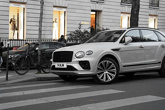 Bentley Bentayga стал лидером люксового сегмента в России