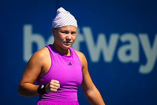 Шнайдер вышла в полуфинал турнира WTA-500 в Токио на снятии соперницы