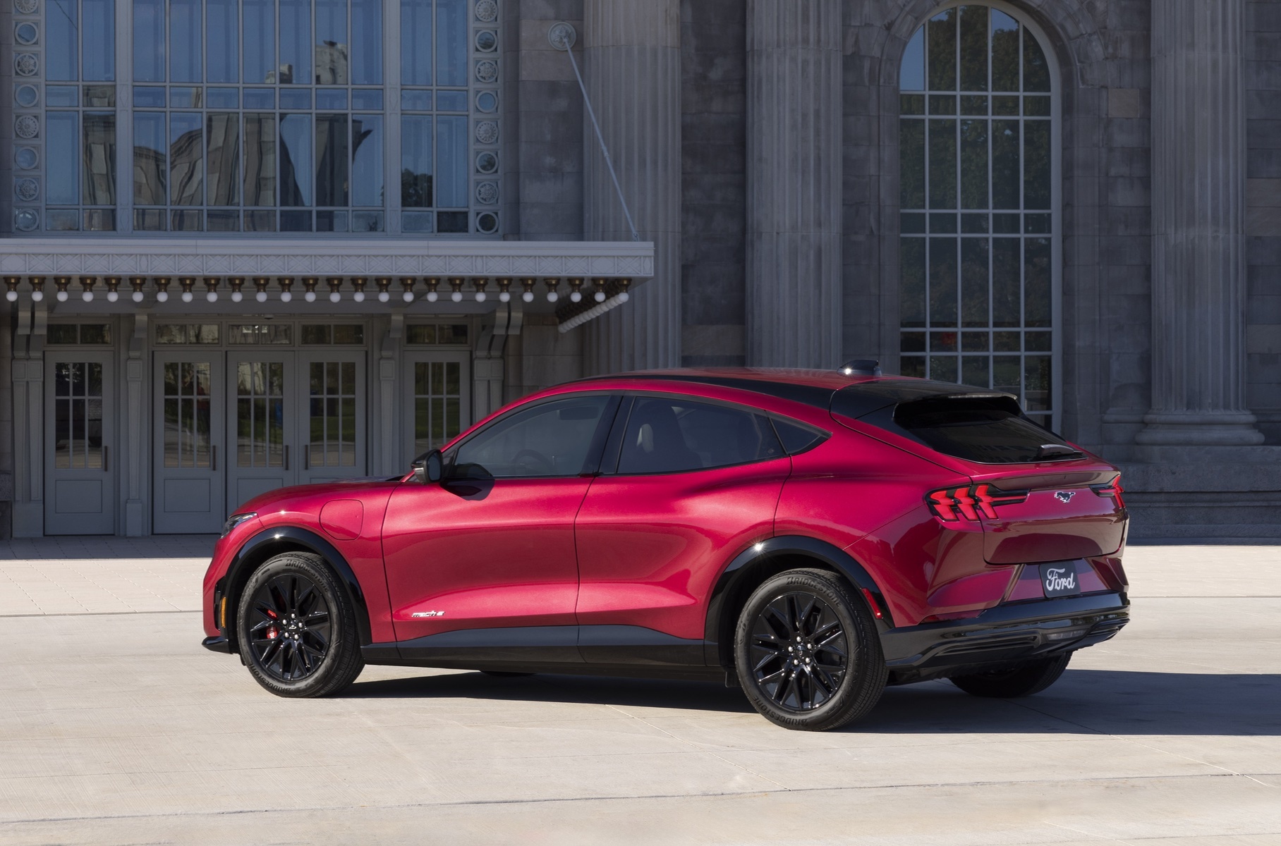 Ford Mustang Mach-E получил порцию обновлений2