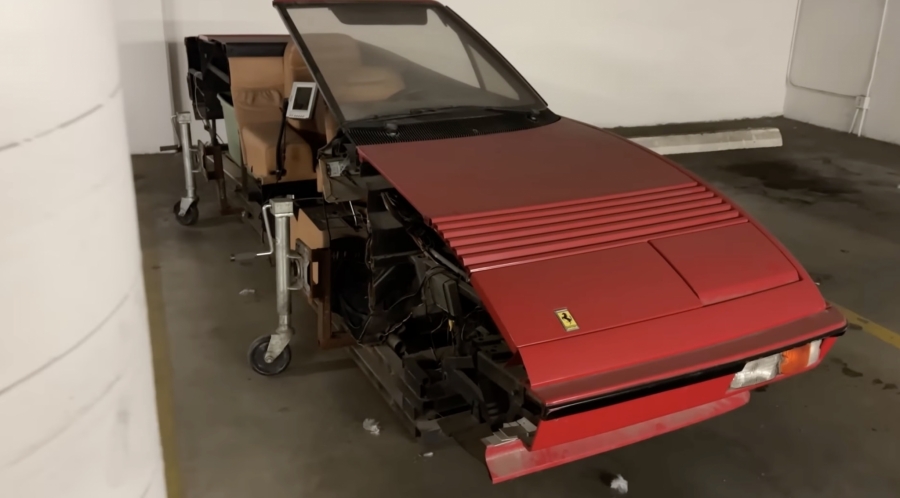 На подземной парковке нашли половину Ferrari Mondial. Кто с ней это сделал?1