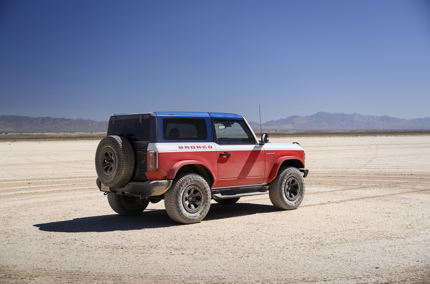 Новый Ford Bronco получил версию в стиле Baja Bronco из 1970-х4