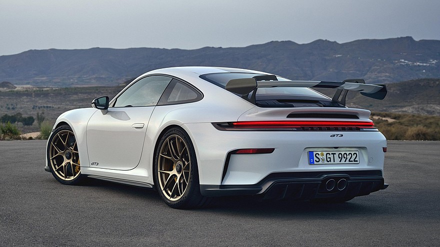 Обновлённому Porsche 911 GT3 оставили 4,0-литровый мотор, механику и сохранили динамику3