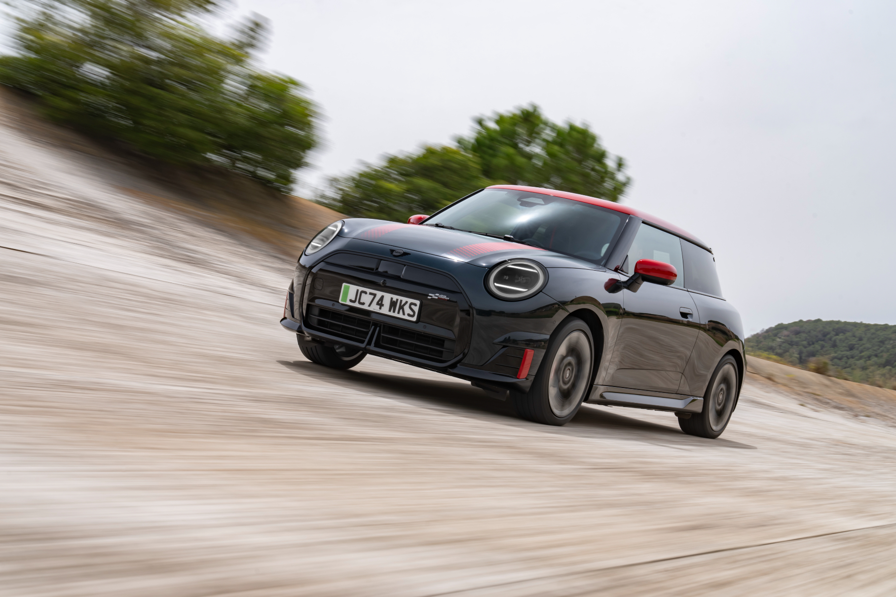 Представлены «заряженные» MINI Cooper и Aceman JCW1