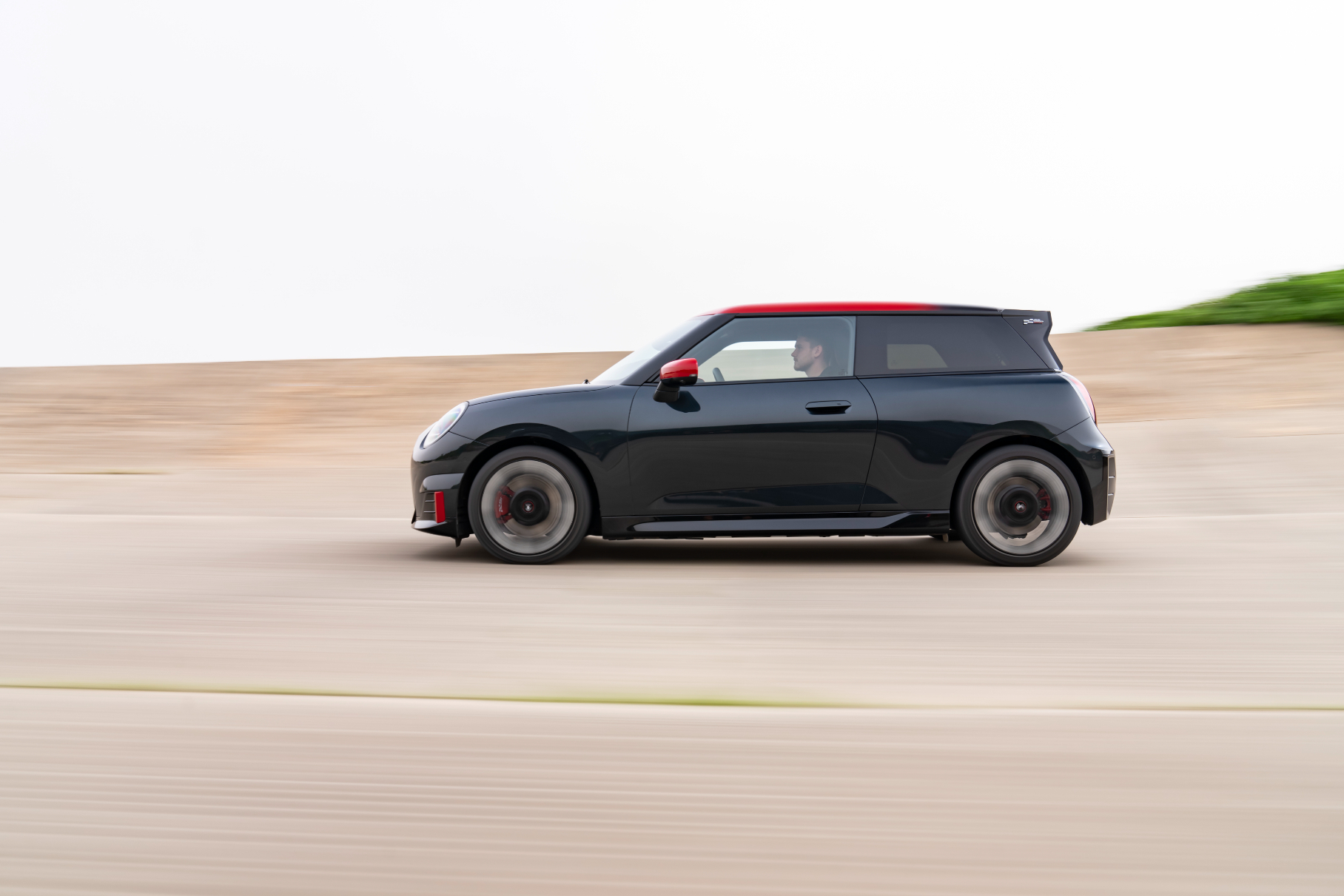 Представлены «заряженные» MINI Cooper и Aceman JCW3