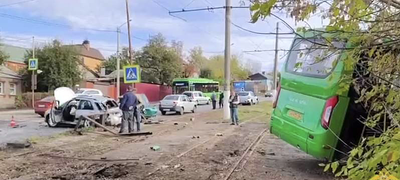 Семь человек пострадали в массовом ДТП в Курске