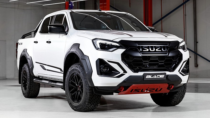 У пикапа Isuzu D-Max появилась новая топовая версия Blade, цена известна1