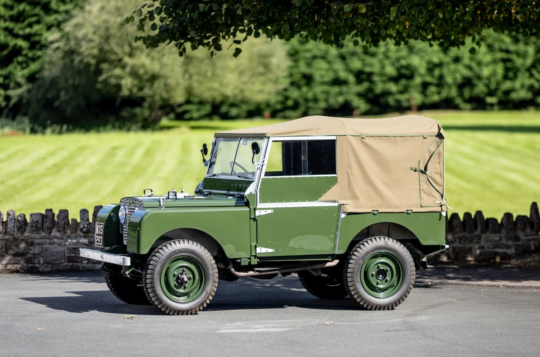 Land Rover возродил 73-летний вездеход Series I: его пустили с молотка2