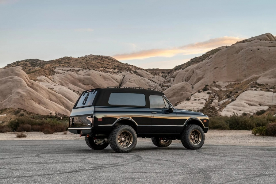 Ringbrothers скрестили Chevrolet K5 Blazer и Toyota Tacoma1