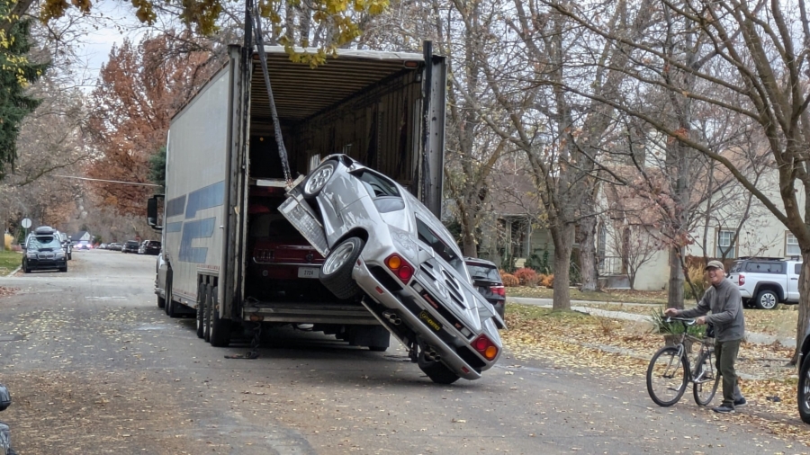 Упс! Lamborghini Diablo уронили с подъёмника2