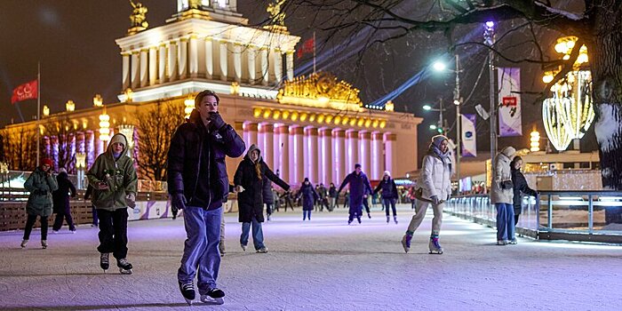 Названы самые интересные места для катания на коньках в Москве