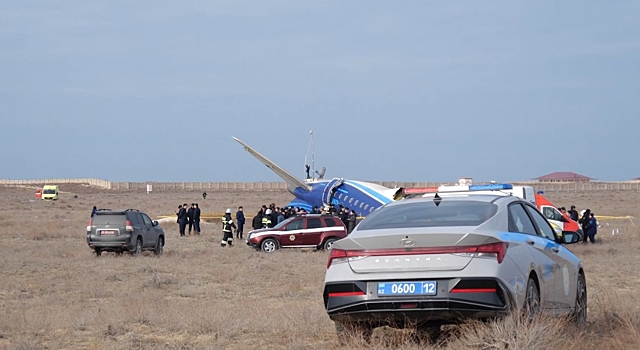 Власти Казахстана раскрыли детали крушения самолета в Актау