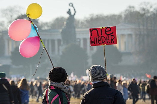 В демонстрации в Мюнхене участвуют более 200 тыс. человек